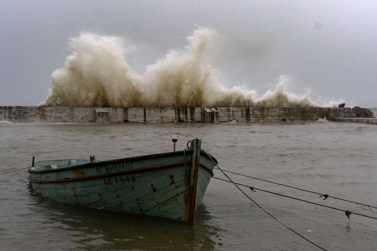 Σήμα κινδύνου εκπέμπει η Ρόδος – Ο περιφερειάρχης ζητά πέντε περιοχές να κηρυχθούν σε κατάσταση εκτάκτου ανάγκης
